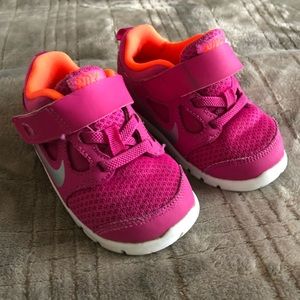 Toddler Girl Pink/Orange ✔️ Nike’s ✔️ Sz. 7T